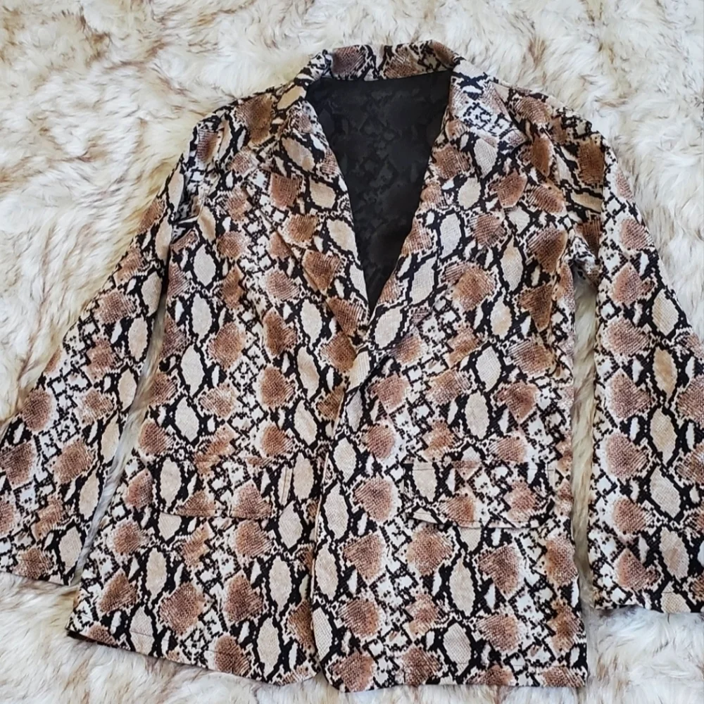 Animal Print Design Jacket 🌴 - Picture 1 of 8